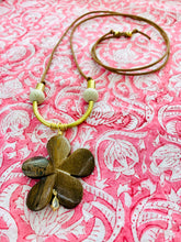 Load image into Gallery viewer, Flower Power Necklace
